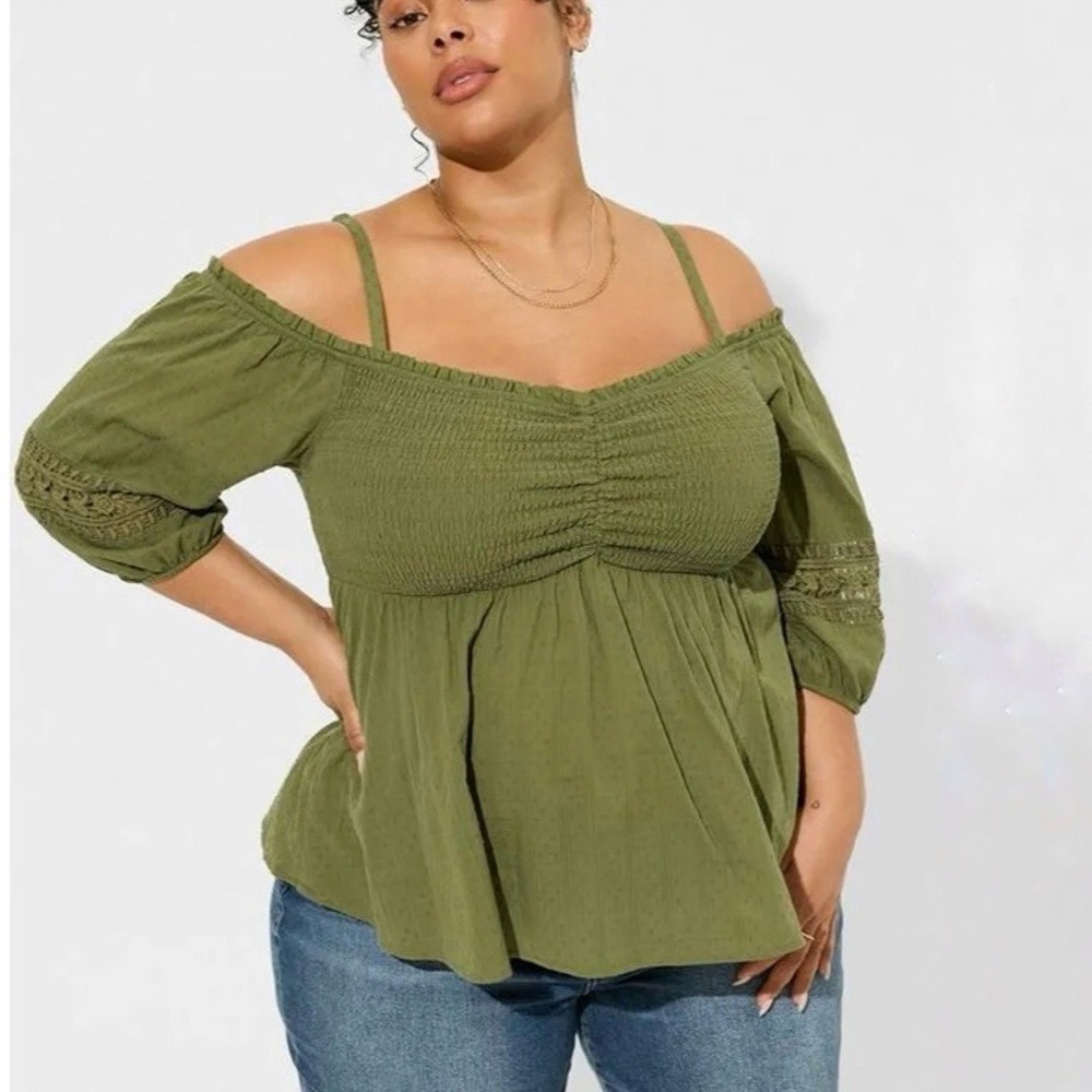 Torrid Clip Dot Smocked Front Tie 3/4 Sleeve Cold Shoulder Top‎